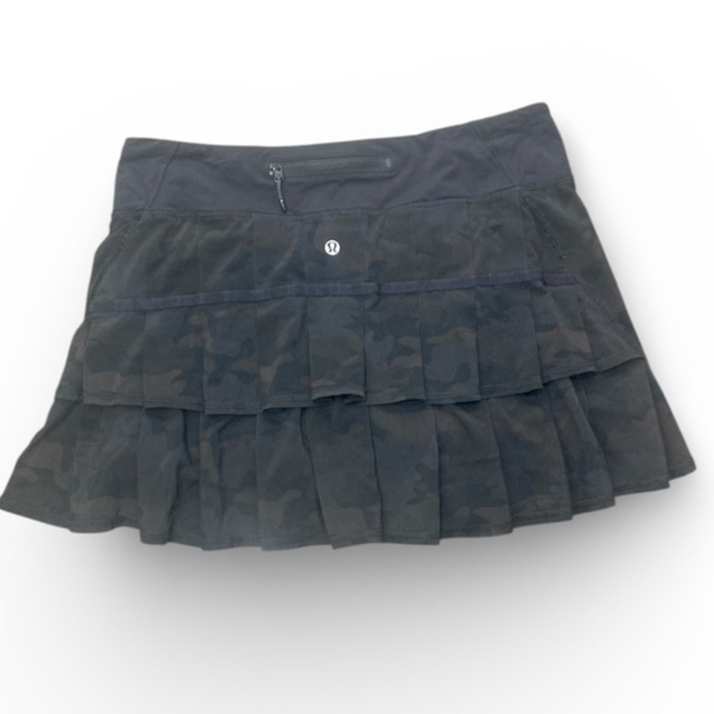 Lululemon athleta pace rival skirt Camouflage Skirt size 8 excellent condition